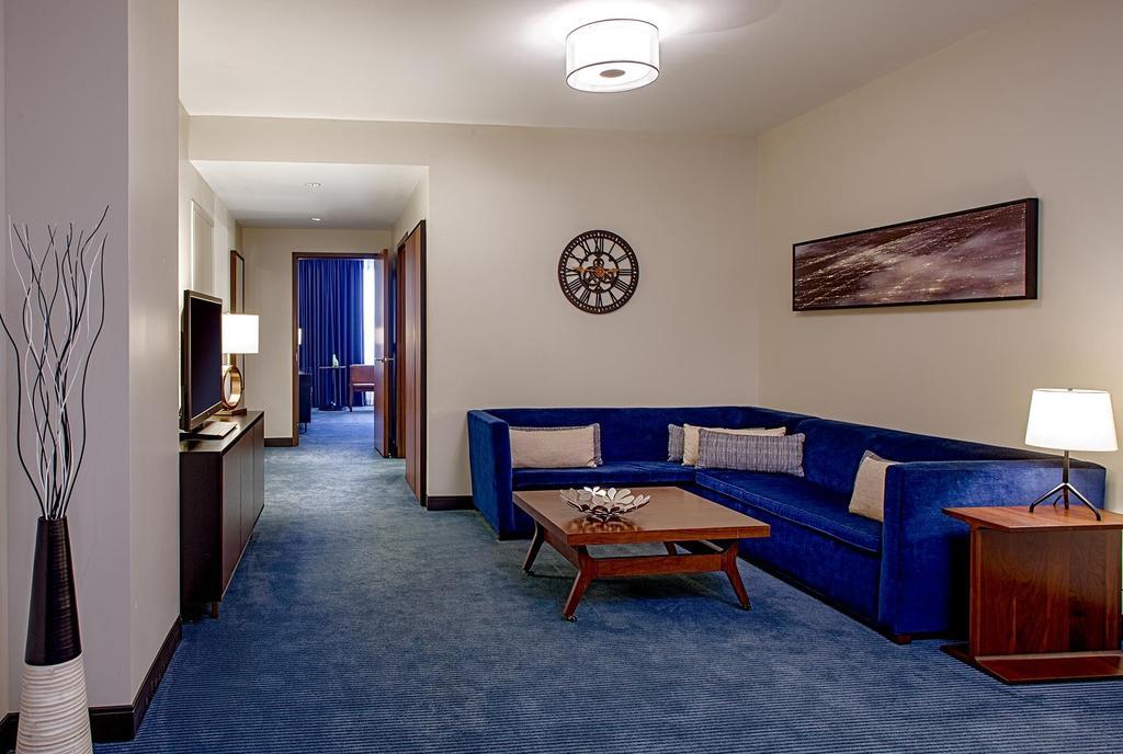 Executive Suite,1438531381:JPEG